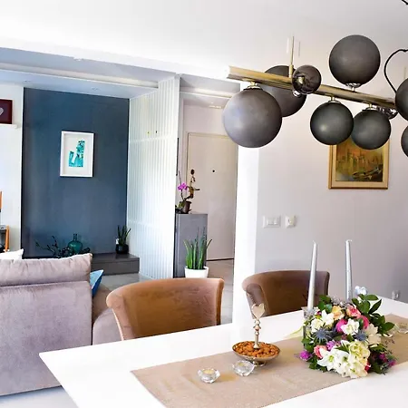 Luxury Mrs. Perfect Apartment